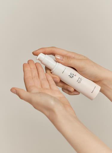 Beauty of Joseon Ginseng Moist Sun Serum 50ml (SPF50+ PA++++) close-up view
