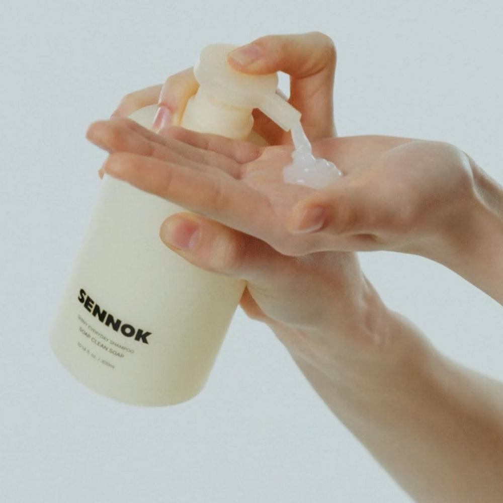 SENNOK Shiny Everyday Shampoo Soap Clean Soap product texture